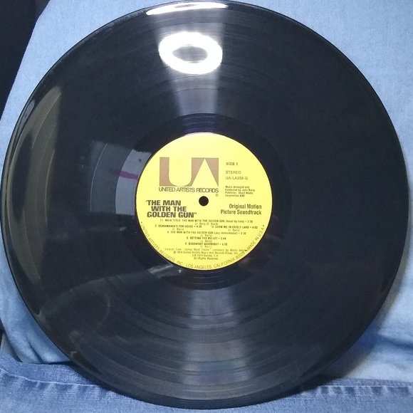 The Man With The Golden Gun Soundtrack 1974 007 James Bond Vinyl record - Picture 3 of 4